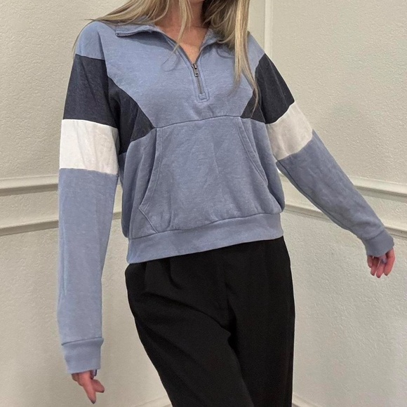 Colorblock Quarter Zip Fleece Pullover - Picture 2 of 6